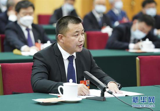  5月24日，全國人大代表張文喜參加湖北代表團的審議并發(fā)言。新華社記者 黃敬文 攝
